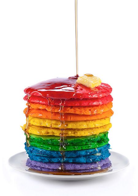 yooooooomiiiiiii! :D Rainbow Pancakes, Stack Of Pancakes, Rainbow Stuff, Rainbow Food, Pancake Day, Taste The Rainbow, Kue Ulang Tahun, Somewhere Over The Rainbow, Colors Of The Rainbow