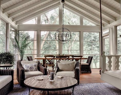 Screen Porch Interior, Screened Sunroom, Pergula Ideas, Porch Interior Design, Deck Sunroom, Sunroom Remodel, Screened Porch Decorating, Porch Interior, All Season Room