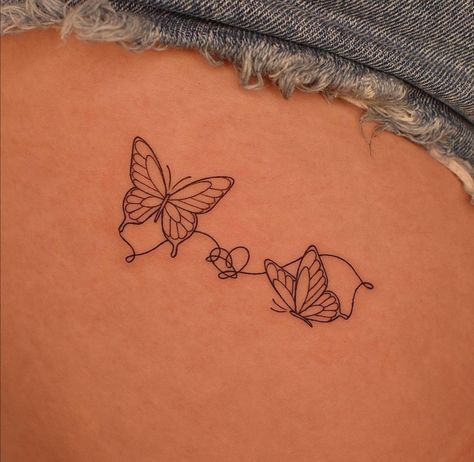 Mommy Daughter Tattoos, Maching Tattoos, Mom Daughter Tattoos, Small Girly Tattoos, Instagram Heart, Small Pretty Tattoos, Petite Tattoos, Mother Tattoos, Heart Butterfly