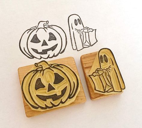 Hand Carved Stamps Diy, Rubber Stamps Diy, Carved Stamps, Hand Carved Rubber, Hand Carved Stamps, Stamp Carving, Coupon Organizer, Diy Sweatshirt, Handmade Stamps