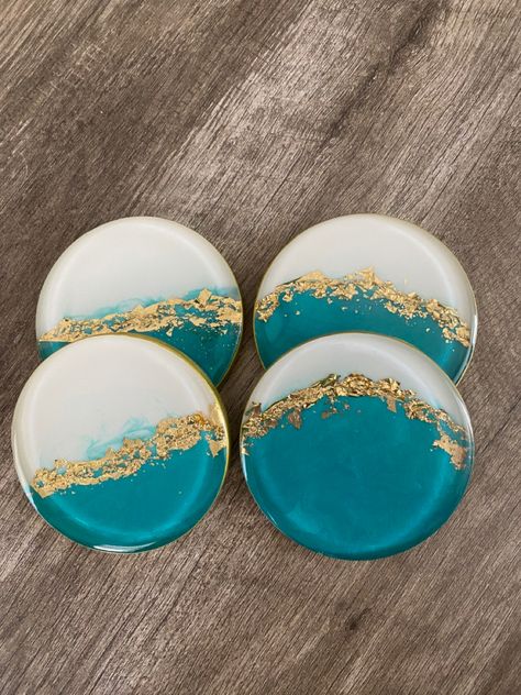 Resin Round Coasters, Teal Resin Coasters, 1st Birthday Cupcakes, Resin Paint, Resin Decor, Summer Giveaway, Flower Resin Jewelry, Tea Coaster, Resin Ideas