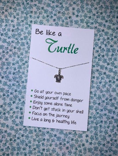 Turtle Gifts Diy, Turtle Sayings Quotes, Turtle Jewelry Diy, Turtle Sayings, Male Friendship Quotes, Gift Puns, Turtle Gift Ideas, Turtle Cards, Turtle Quotes