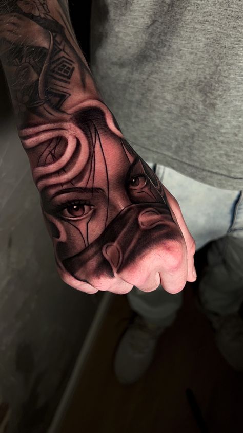 Estilo Cholo, Men Tattoos Arm Sleeve, Hand Tattoos For Guys, Arm Sleeve, Tattoo Style, Arm Tattoo, Hand Tattoos, Tattoos For Guys, Portrait Tattoo