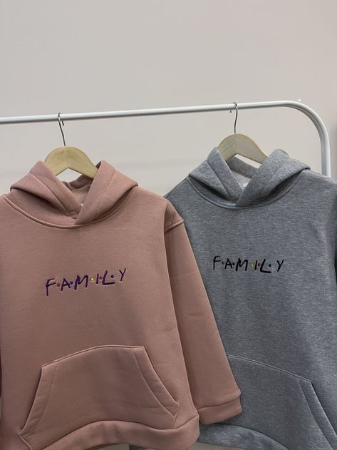 Idea For Anniversary, Family Hoodie, Hoodies Aesthetic, Couple Fits, Friend Logo, Matching Hoodies, Couple Set, Couples Sweatshirts, Creative Idea