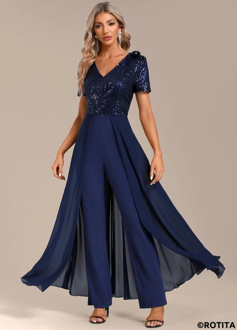 Classy Jumpsuit Outfits, V Neck Jumpsuit, Classy Jumpsuit, Jumpsuit Outfits, Awards Night, Flowy Design, Short Sleeve Jumpsuits, Plus Size Kleidung, Jumpsuit With Sleeves