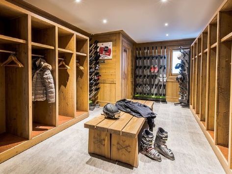 Top 70 Best Mudroom Ideas - Secondary Entryway Designs Ski Mudroom, Ski Mud Room, Hunting Room Design, Hunting Room Decor, Hunting Storage, Outdoor Gear Storage, Ski House Decor, Boot Dryer, Gear Room