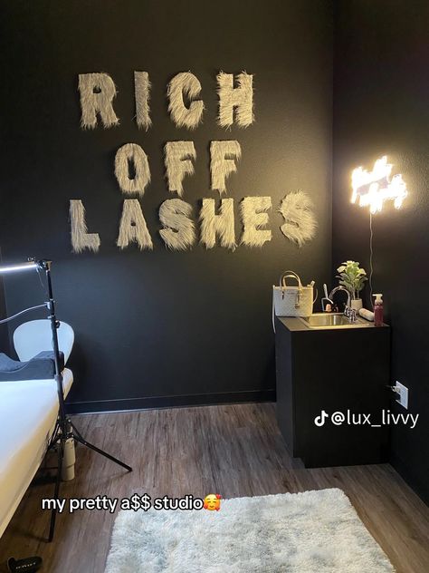 Rich Off Lashes, Lash Room Decor Ideas, Appartement Design Studio, Lash Studio Decor, Beauty Shop Decor, Lash Room Ideas, Tech Room, Lash Room Decor, Beauty Room Salon