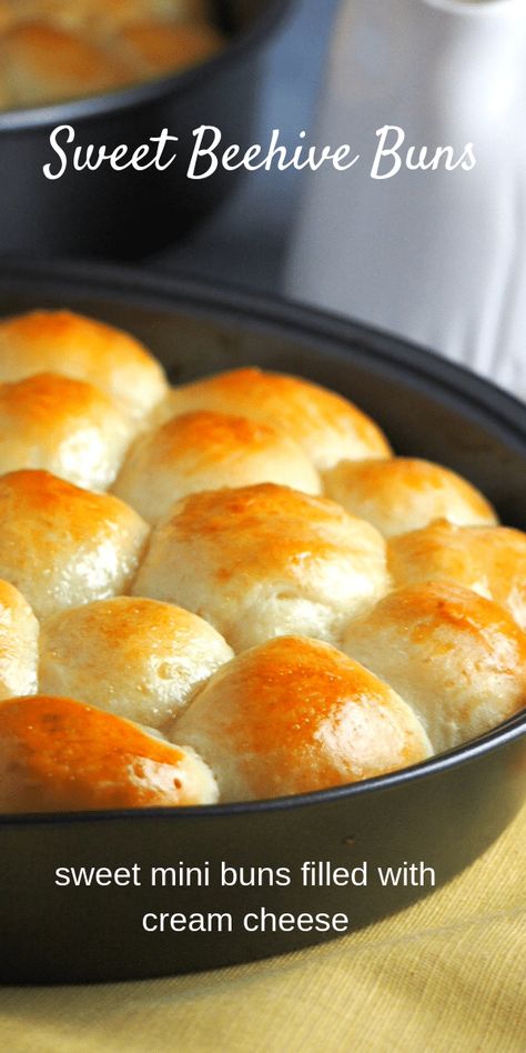 Sweet Beehive Buns are pillowy, little pieces of soft bread filled with cream cheese and gloriously glazed with a sweet, delightful syrup. #sweetbuns #beehivebuns #sweetbread Baking Buns, Soft Bread, Cooking Bread, Biscuit Rolls, Sweet Buns, Bread Bun, Bread Machine Recipes, Cooking Games, Sweet Bread