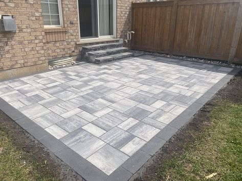 Paver Patio Ideas Layout Tile Patterns, Square Paver Patio Ideas, Interlock Backyard, Backyard Paver Patio Ideas, Patio Paver Designs Layout, Pavers Backyard Landscaping Ideas, Paved Patio Ideas, Patio Ideas Pavers, Front Yard Walkway Ideas