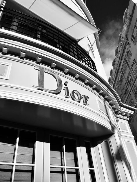 Black And White Luxury, Street Photography Paris, Feed Filler, Dior Store, Dior Shop, Dior Boutique, Silver Aesthetic, Hd Design, Black White Aesthetic