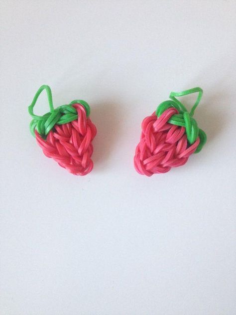 Rubber Band Kawaii Strawberry Rainbow Loom Charm Rainbow Loom Charms Step By Step, Loom Band Charms Tutorial, Rubber Band Charms, Loom Band Charms, Loom Art, Loom Bands Designs, Crazy Loom, Loom Bands Tutorial, Rainbow Loom Bracelets Easy