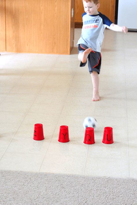 Kicking cups with a small soccer ball involves the child to have good balance as well as postural control. They can do they activity to increase their motor (muscle and physical) planning. Sport Themed Crafts, Alphabet Activity, Gross Motor Activities, Spelling Activities, Theme Activity, Sports Day, Preschool Games, Preschool Lessons, Kids Learning Activities