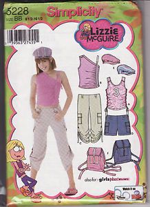 Vintage Fashion 1970, Backpack Outfit, Sewing Patterns Girls, Backpack Pattern, Lizzie Mcguire, Simplicity Sewing, Y2k Outfits, Simplicity Sewing Patterns, Girl Pattern