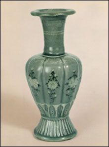 Celadon pottery and ceramics, Celadon vases Celadon Pottery, Korean Celadon, Korean Ceramics, Korean Pottery, Celadon Ceramics, Traditional Vases, Ancient Pottery, Chinese Bronze, Chinese Ceramics