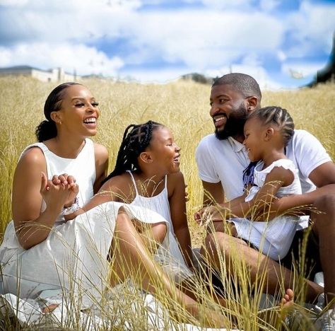 Black Happy Family, Crazy Faith, Black Pictures, Summer Family Pictures, Family Studio Photography, Couple Shoots, Ideal Family, Faith Sign, Family Backyard