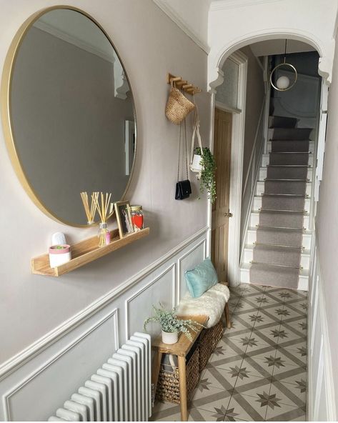 Small Entry Way Ideas Narrow Hallways, Long Narrow Hallway Decorating Ideas, Small Hallway Ideas Entrance Halls, Narrow Hallway Storage, Long Narrow Hallway Decorating, Flat Hallway Ideas, Long Narrow Hallway Ideas, Narrow Hallway Decorating Ideas, Hallway Storage Ideas