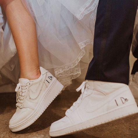 New W Box I Do On The Pair Bride Sneakers Wedding, Nike Wedding, Wedding Tennis Shoes, Wedding Sneakers For Bride, Sneakers Wedding, Bride Sneakers, Wedding Shoes Sneakers, Reception Shoes, Wedding Fits