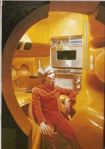 Housewives on the Moon! by glen.h, via Flickr Poggenpohl Kitchen, Space Age Interior, Science Fiction Kunst, Vintage Futurism, Luigi Colani, 1970s House, Atomic Space Age, Futuristic Designs, Cultural Revolution