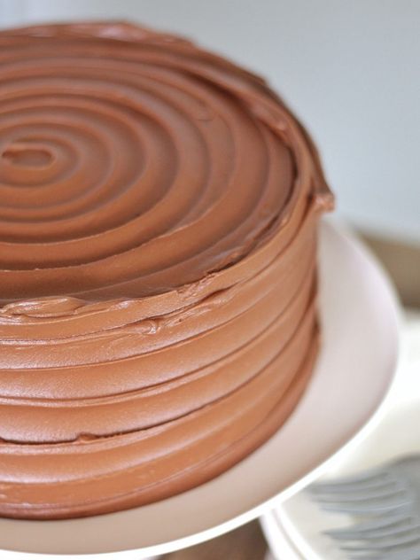 The Most Delicious Chocolate Cake - rich, moist and decadent chocolate cake layers with silky smooth chocolate buttercream #chocolatecake #bestchocolatecake #favoritechocolatecake #easychocolatecake #easychocolatecakerecipe #chocolatecakerecipe #chocolate #chocolateicing #icingrecipe #frostingrecipe #chocolatefrosting #chocolatefrostingrecipe #chocolatecakeeasy #howtomakecake #howtomakechocolatecake #birthdaycake #howtomakebuttercreamfrosting Easy Chocolate Cake Decoration, Chocolate Buttercream Cake, The Best Chocolate Cake Recipe, Chocolate Chocolate Cake, Best Chocolate Cake Recipe, Cake By Courtney, The Best Chocolate Cake, Buttercream Cake Designs, Chocolate Cake Designs