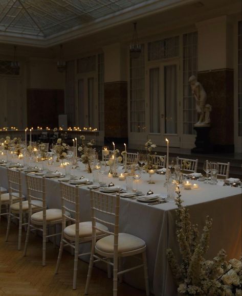 Event Planner Aesthetic, Classy Vintage Wedding, Wedding Dinner Decor, Wedding Interior, Candlelit Reception, Candlelit Wedding, Wedding Indoor, Wedding Reception Design, Tafel Decor