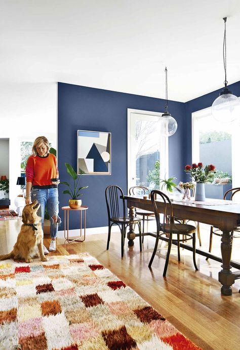 Blue Feature Wall Living Room, Dining Room Feature Wall, Blue Feature Wall, Timber Dining Table, Feature Wall Living Room, Navy Blue Walls, Dining Room Style, Brown Furniture, Contemporary Dining Room