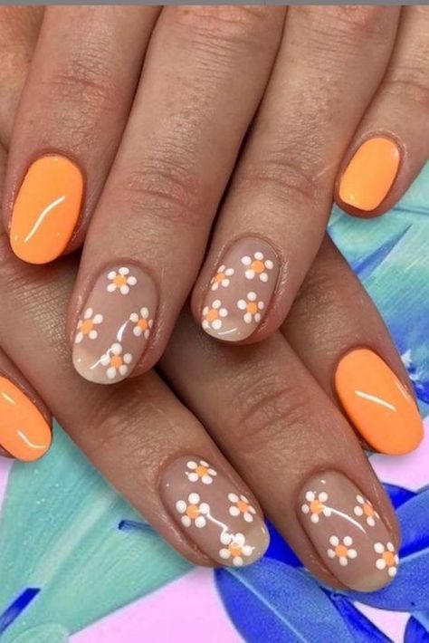 Summer Nails with Flowers 2024: Bright & Cute Floral Designs in Red, Pink, Blue Cute Summer Nails Bright Colors, Summer Nails 2024 Flowers, Simple Summer Nail Designs 2024, Nail Inso Short Nails Simple, Summer And Fall Nails, Spring Nail Designs 2024, Short Summer Nail Ideas 2024, Cute Bright Nails, Bright Red Nails With Design