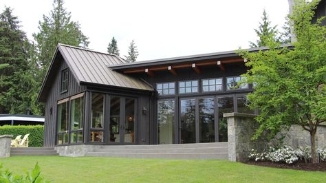 ~vintage modern lake house ~the exterior Modern Lake House Exterior, Industrial Exterior Design, Industrial Exterior, Metal Building Designs, Metal Barn Homes, Lake Houses Exterior, Modern Lake House, Metal Roofing, Casa Exterior