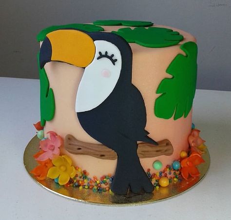 Tropical Bird Cake, Toucan Birthday Cake, Toucan Cake Ideas, Toucan Cake, Jungle Baby Shower Theme Decorations, Jasmine Birthday Cake, Leopard Birthday, Bird Birthday Parties, Animal Birthday Cakes