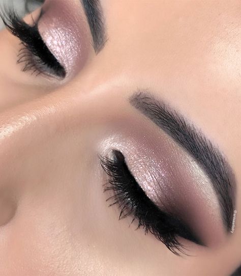 Mauve Eyeshadow Looks, Mauve Eyeshadow, Mauve Makeup, Permanente Make-up, Make Up Designs, Wedding Eyes, Wedding Hairstyles And Makeup, Wedding Eye Makeup, Eye Makeup Pictures