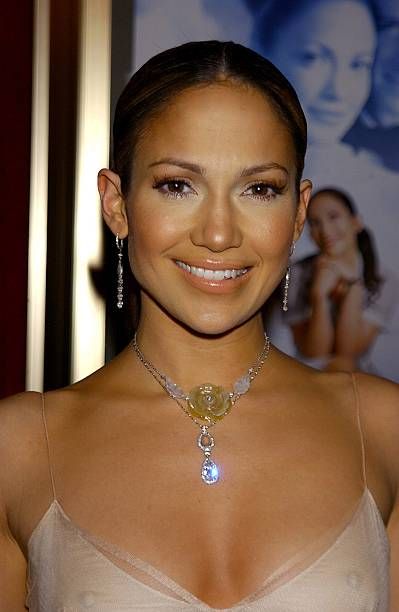 Jlo Without Makeup, Jennifer Lopez 2000s, Jlo 90s, Early 2000s Makeup, Jennifer Lopez Makeup, Jlo Hair, Maid In Manhattan, 2000s Fashion Trends, Ralph Fiennes