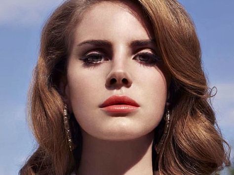 Lana Del Rey Albums, Lana Del Rey Art, Lana Del Ray, Auburn Hair, Joan Rivers, Hot Topics, Kids Pictures, American Singers, Auburn