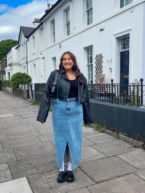 Long Denim Skirt Outfit Curvy, Denim Midi Skirt Outfit Midsize, Maxi Denim Skirt Outfit Mid Size, Maxi Skirt Outfit Winter Plus Size, Long Jean Skirt Plus Size, Plus Denim Skirt Outfit, Long Skirt Outfits Plus Size Casual, Denim Midi Skirt Outfit Plus Size, Denim Maxi Skirt Outfit Plus Size