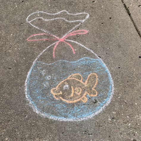 Cool Easy Chalk Art, Easy Chalk Drawings Ideas, Sidewalk Chalk Art Ideas Easy, Simple Chalk Art Sidewalk, Easy Things To Draw With Chalk, Cool Chalk Ideas, Chalk Ideas Easy, Simple Chalk Art, Easy Sidewalk Chalk Art