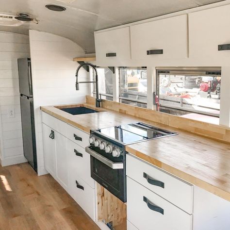 Skoolie Kitchen, Camper Van Kitchen, Travel Trailer Decor, Van Kitchen, Airstream Renovation, Trailer Decor, Boho Patio, Bus Conversion, Rv Living