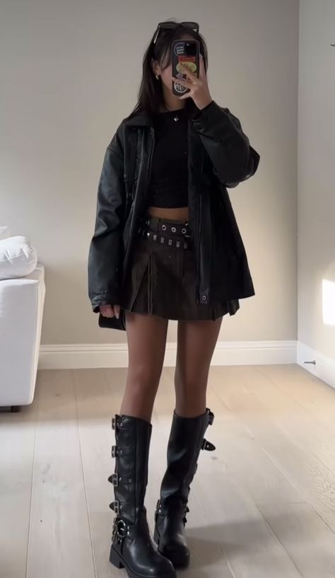 Chase Atlantic Inspired Outfits, Dark Concert Outfit, Edgy Girly Outfits, Biker Boots Outfit, Edgy Girls, Outfits Edgy, Ootd Ideas, Concert Outfits, Dark Feminine