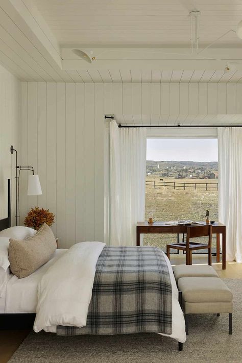 Elk Ranch House was beautifully interior designed by W Design Collective, situated in a picturesque rural setting of Salt Lake City, Utah. W Design Collective, Bilik Idaman, W Design, Cool Rooms, Ranch House, House Inspo, Cozy Bedroom, Guest Bedroom, Bedroom Inspirations