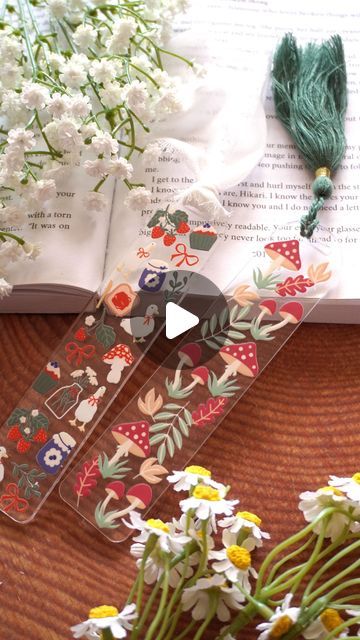 Diy Acrylic Bookmarks Cricut, Acrylic Bookmark Ideas Aesthetic, Acrylic Bookmarks Cricut, Acrylic Bookmark Ideas, Cricut Bookmarks, Vinyl Layering, Bookmark Svg, Caluya Design, Acrylic Bookmarks