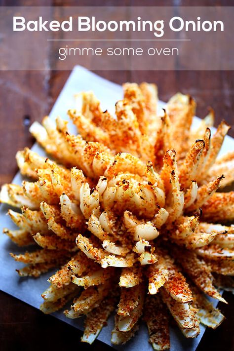 Baked Blooming Onion, Blooming Onion Recipes, Pasta Vegetariana, Blooming Onion, Crowd Pleasing Recipes, Onion Recipes, Corn Dogs, Idee Pasto Sano, Restaurant Recipes