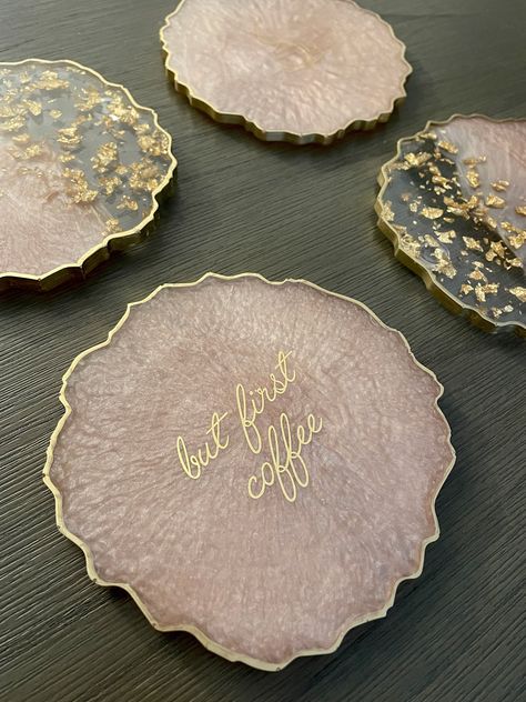 Please read entire description before ordering Personalized resin coasters to go with any aesthetic!  Looking for a customized gift to get your loved ones or even yourself? These custom coasters are a great gifting option for birthdays, anniversaries, bridal showers, party favours, Christmas parties, name place cards, and more! When ordering, please include in the personalization: 1. Text you want 2. Floral colour (only applicable for 2 Toned (floral) option) 3. Font 4. Any other personalization Resin Crafts For Weddings, Handmade Giveaways Ideas, Online Craft Business Ideas, Resin Items To Sell, Resin Crafts To Sell, Resin Coasters Ideas, Resin Ideas To Sell, Resin Coasters Diy, Resin Business