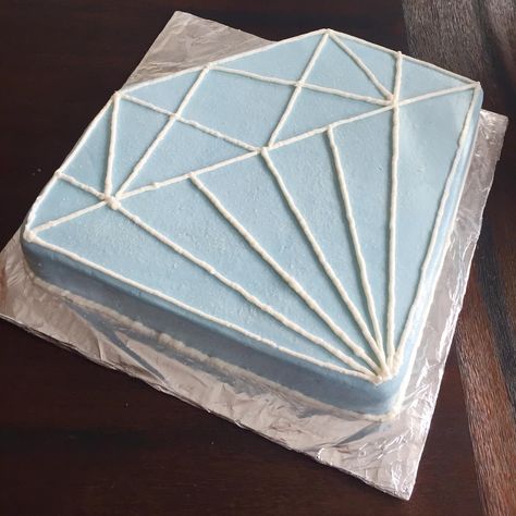 Diamond Shaped Cake, Diamond Theme Cake, Diamond Cake Birthday, Diamond Birthday Theme, Diamond Birthday Cake, Bridgerton Theme, Diamond Cake, Diamond Birthday, Diamond Theme