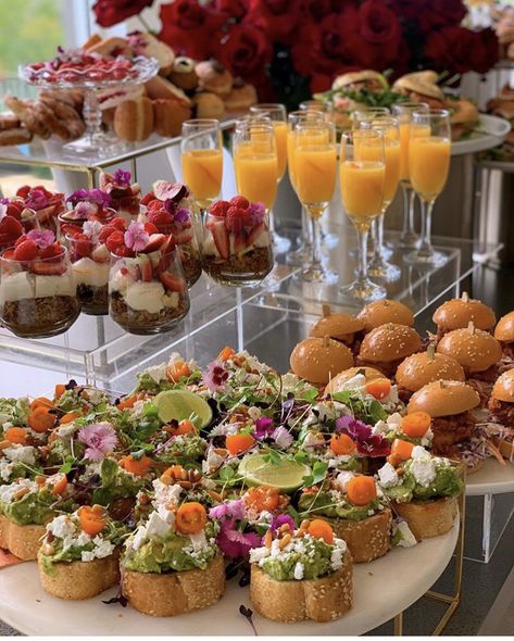 Fest Mad, Party Food Buffet, Brunch Buffet, Party Food Platters, Birthday Brunch, Läcker Mat, Mothers Day Brunch, Food Displays, Deilig Mat