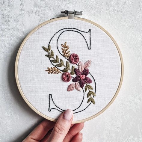 • Hand embroidery|PDF patterns (@cupofneedles) • fotos e vídeos do Instagram S Alphabet Embroidery, Hand Embroidered Alphabets, S Letter Embroidery Designs, Alphabet Embroidery Patterns Letters, Letter S Embroidery, Hand Embroidery Alphabet, S Letter Embroidery, Monogram Embroidery Letters, Hand Embroidery Letters