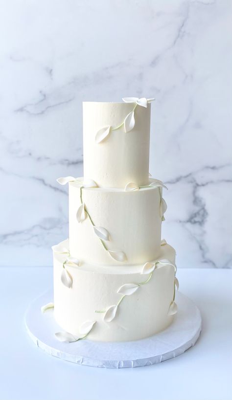 Simple Wedding Cake Gold Accent, Super Simple Wedding Cake, Simple Elegant Wedding Cakes 3 Tier, Small Wedding Cakes Simple Classy, Wedding Cake Simple Elegant Classy, Simple Wedding Cake Designs, Simple Elegant Wedding Cakes, Wedding Cake With White Roses, Colorful Wedding Cake