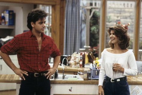 Full House Outfits, Becky Full House, Jesse From Full House, Lori Loughlin Full House, 90s Television, Aunt Becky, Tv Moms, Uncle Jesse, Lori Loughlin