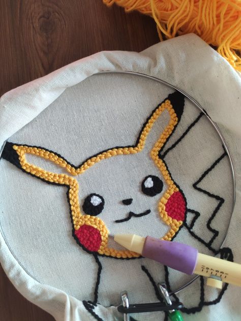 #punchneedle #punch #diy #pikachu #elisi #kendinyap #elemegi #punchpano #punchneedlebag Punch Needle Clothing, Diy Pikachu, String Crafts, Needle Kit, Flower Rug, Punch Needle Patterns, Hand Embroidery Kit, Punch Needle Embroidery, Needle Punch