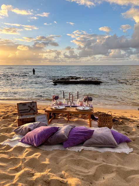 #oahu #hawaiilife #hawaii #picnic #picnicaesthetic #island #islandlife #islandstyle #aesthetic #picnicsinparadise808 #brunch #wedding #weddingideas #datenight #datenightideas #romantic #romanticpicnic #oahupicniccompany #oahupicnics Green Beach, Romantic Picnics, Picnic Wedding, Hawaii Life, Beach Picnic, Island Style, Island Life, Oahu, Paradise