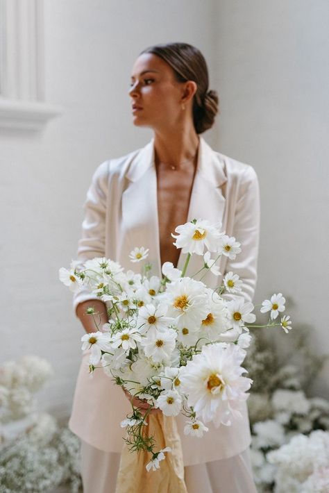 Cosmos Wedding, Modern Bridal Bouquets, Katie White, Modern Minimalist Wedding, Hello May, Festa Party, Greece Wedding, Minimal Wedding, Sydney Wedding