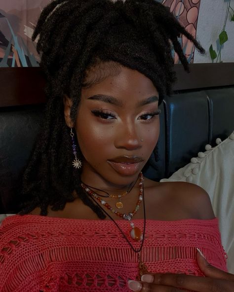 Dreads On Women, Alt Black Woman Hairstyle, Girl With Dreads, Unapproachable Makeup, Black Women Dreadlocks, Girls With Dreads, Loc Goddess, Short Dreadlocks Styles, Black Dreads