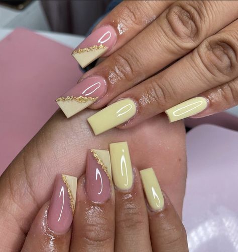 Yellow Nails Fall, Yellow Spring Nails, Simple And Cute Nails, Nails Ideas For Summer, Cute Nails Ideas, Acrylic Nails Yellow, Spring Nails 2023, Yellow Nail Art, Yellow Nails Design