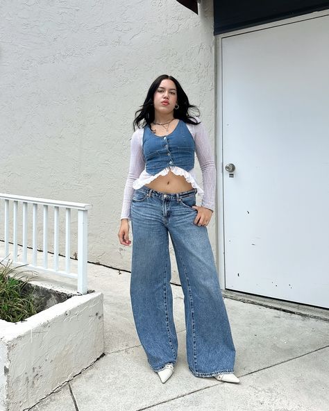 double denim outfit, baggy jeans, jeans outfit ideas, it girl fashion, kitten heels, jeans with heels outfit, light wash denim, fashion inspo Baggy Pants And Heels, Pants And Heels, It Girl Fashion, Cool Girl Outfit, Double Denim Outfit, Jeans Outfit Ideas, Cool Girl Outfits, Jeans With Heels, Heels Outfits